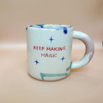 Cargar imagen en el visor de la galería, Taza Keep Making Magic - blue star and red eyes
