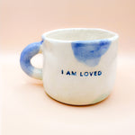Load image into Gallery viewer, Taza  I am love - blanqui azul
