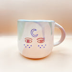 Cargar imagen en el visor de la galería, Taza con Asa - MI ALMA ESTA EN CALMA - Ojos de luna
