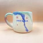 Cargar imagen en el visor de la galería, Taza con Asa - ERES MAGIA - Sueña en grande

