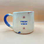 Cargar imagen en el visor de la galería, Taza con Asa - FRESH VIBES - Mirada de luna
