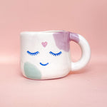 Load image into Gallery viewer, Taza con asa - IMAGINE THE BEST!- ojitos y corazón
