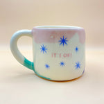 Cargar imagen en el visor de la galería, Taza con asa - IT'S OK!- Asa verde
