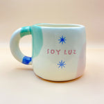Cargar imagen en el visor de la galería, Taza con asa - SOY LUZ- Asa verde y azul
