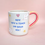 Load image into Gallery viewer, Taza edición especial - HOY VOY A TENER UN GRAN DÍA - confeti
