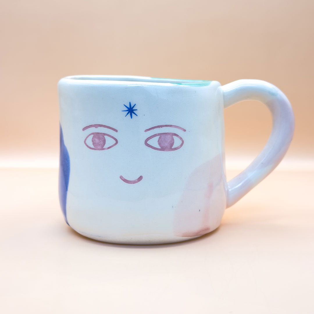 Taza con asa -BUT FIRST GRATITUDE- estrellas azules