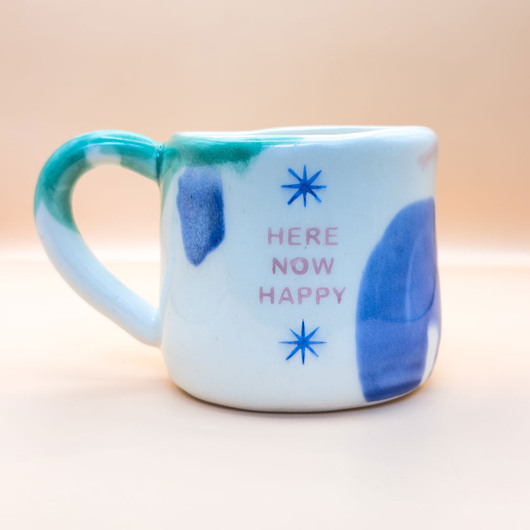 Taza con asa - HERE NOW HAPPY - estrellas