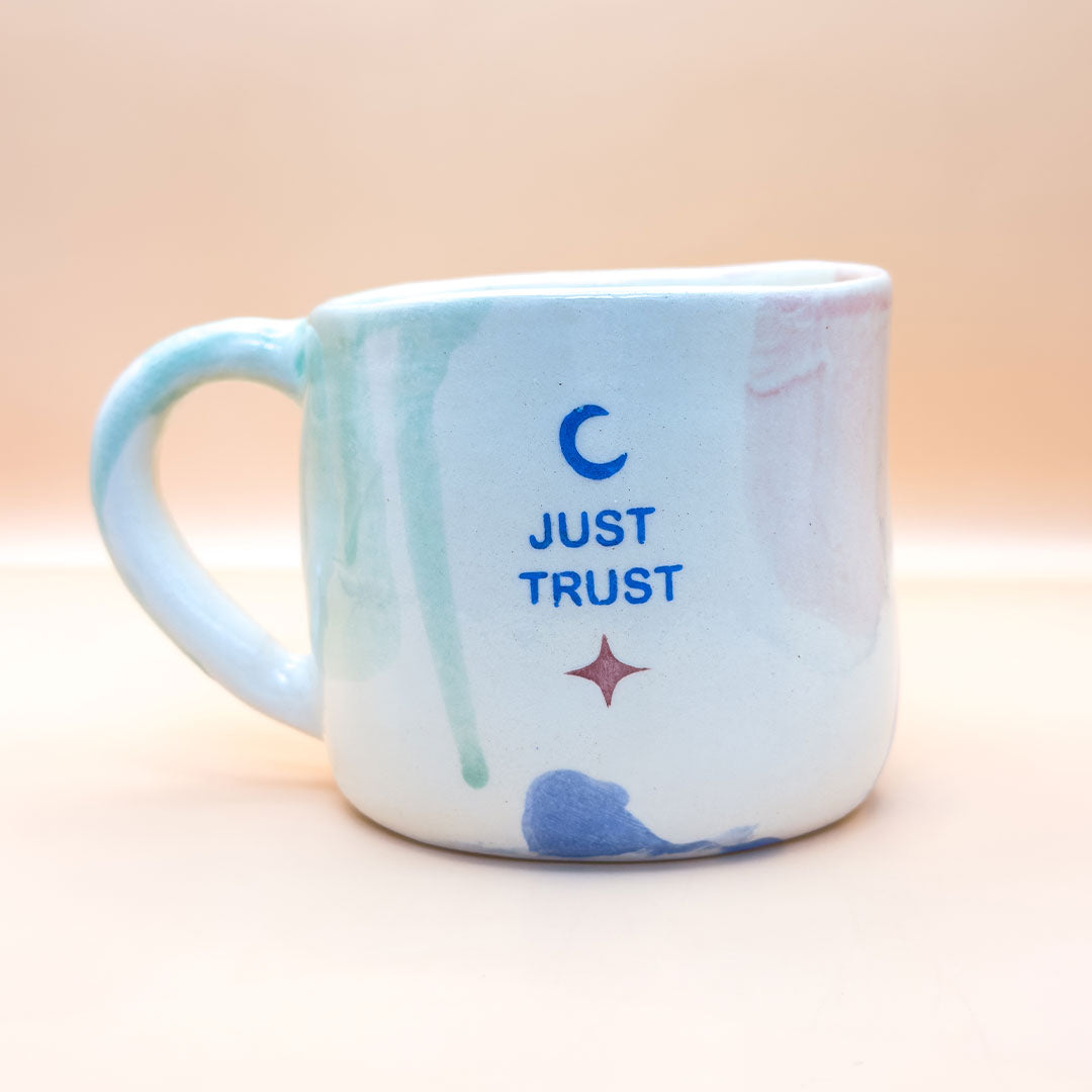Taza con asa - JUST TRUST- corazón, luna, estrella